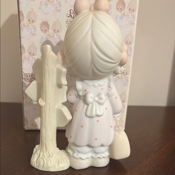 Precious Moments Loving Caring Sharing Figurine - Picture 4 of 6